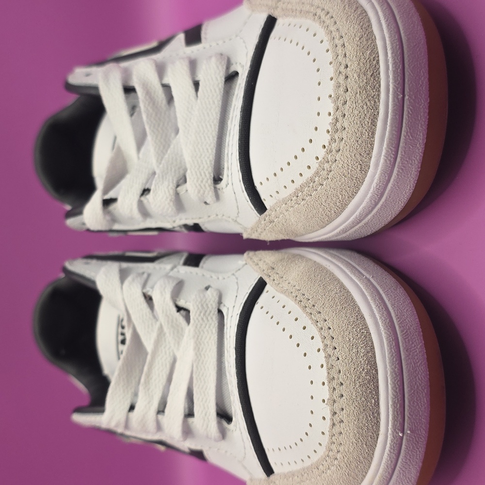 Vans Classic White and Black Low Tops Lowland Women's 6 Or Boys 4.5 - Picture 5 of 9